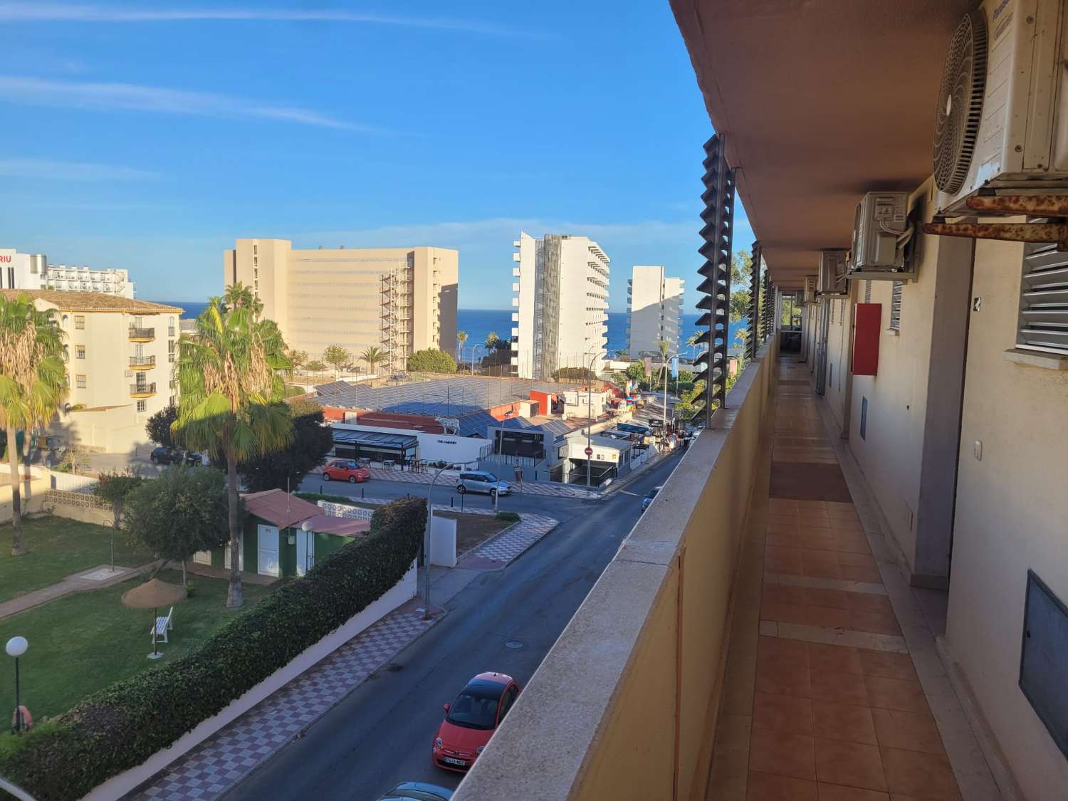 Se alquila desde 01.04.26 - 30.6.26 y desde 01/09/26-30/06/27bonito apartamento con vistas al mar en La Carihuela ( Torremolinos)