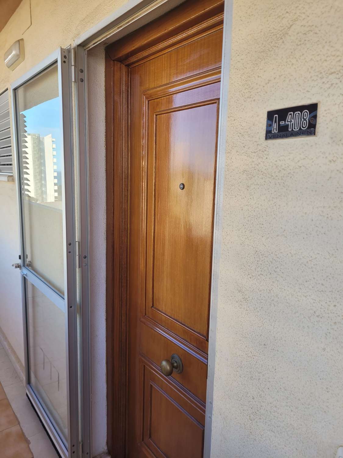 Se alquila desde 01.04.26 - 30.6.26 y desde 01/09/26-30/06/27bonito apartamento con vistas al mar en La Carihuela ( Torremolinos)