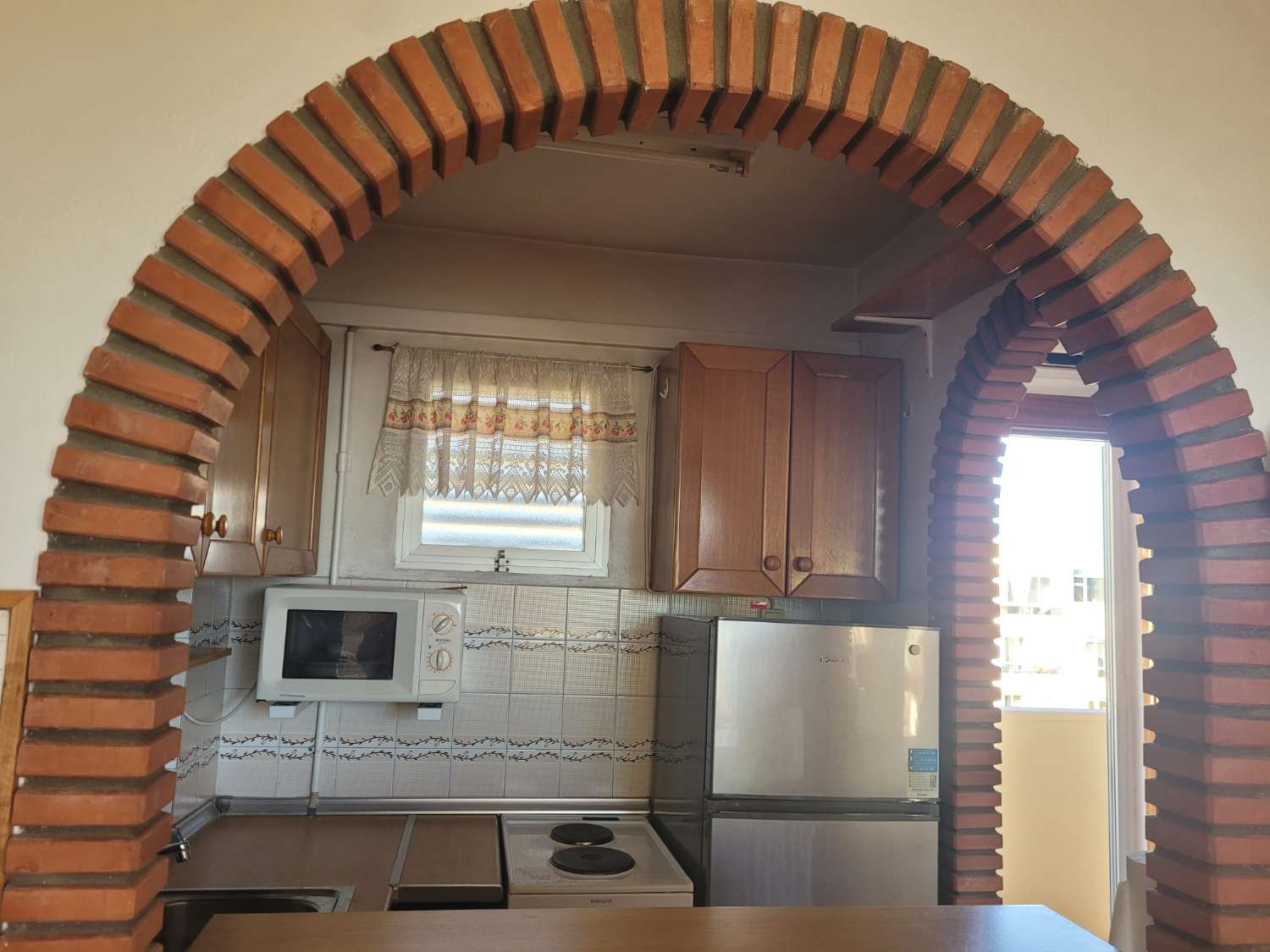 Se alquila desde 01.04.26 - 30.6.26 y desde 01/09/26-30/06/27bonito apartamento con vistas al mar en La Carihuela ( Torremolinos)