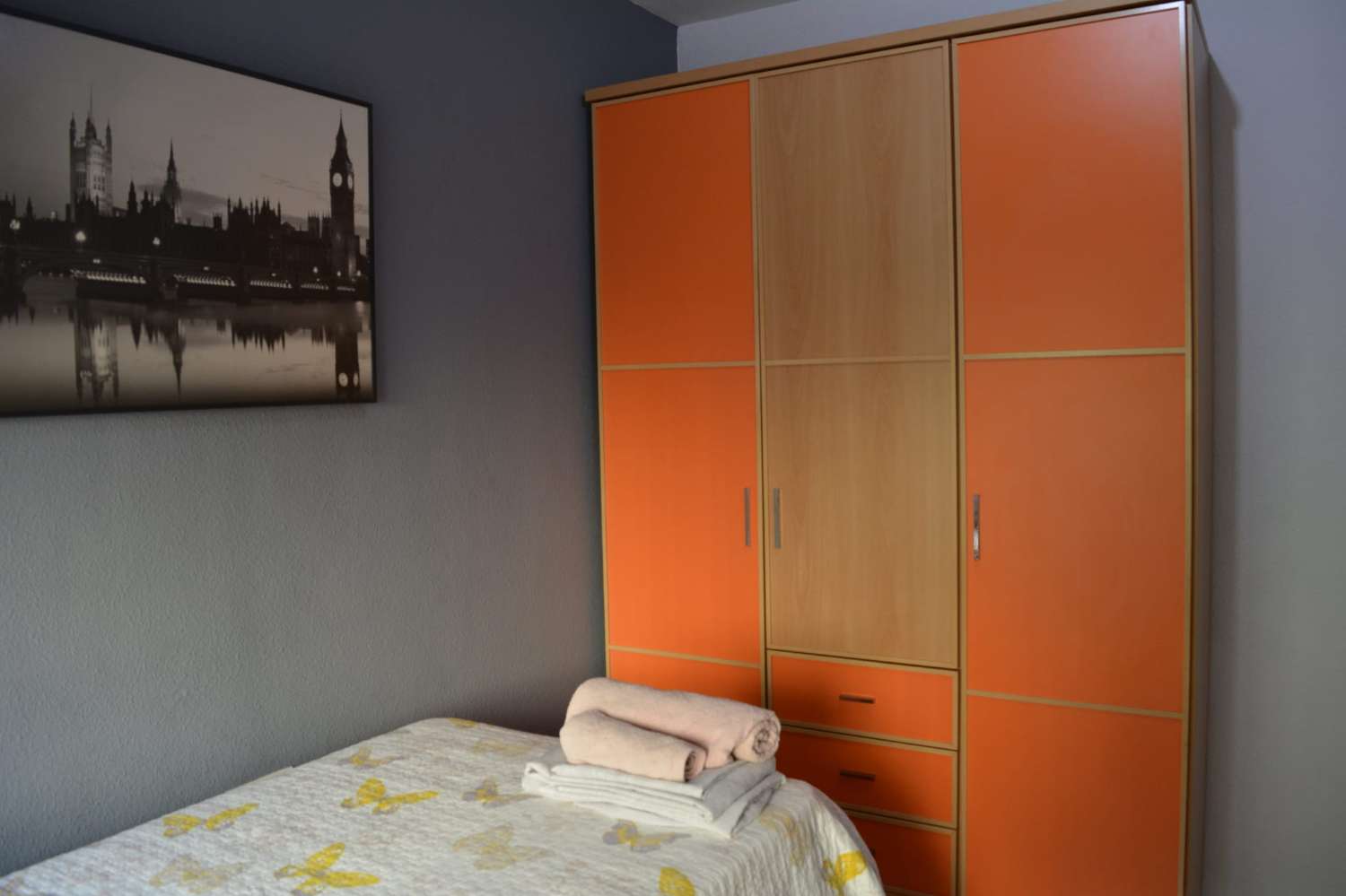 Se alquila desde 01/9/2026 - 30/6/2027 bonito apartamento en 2ª línea de playa en Benalmádena