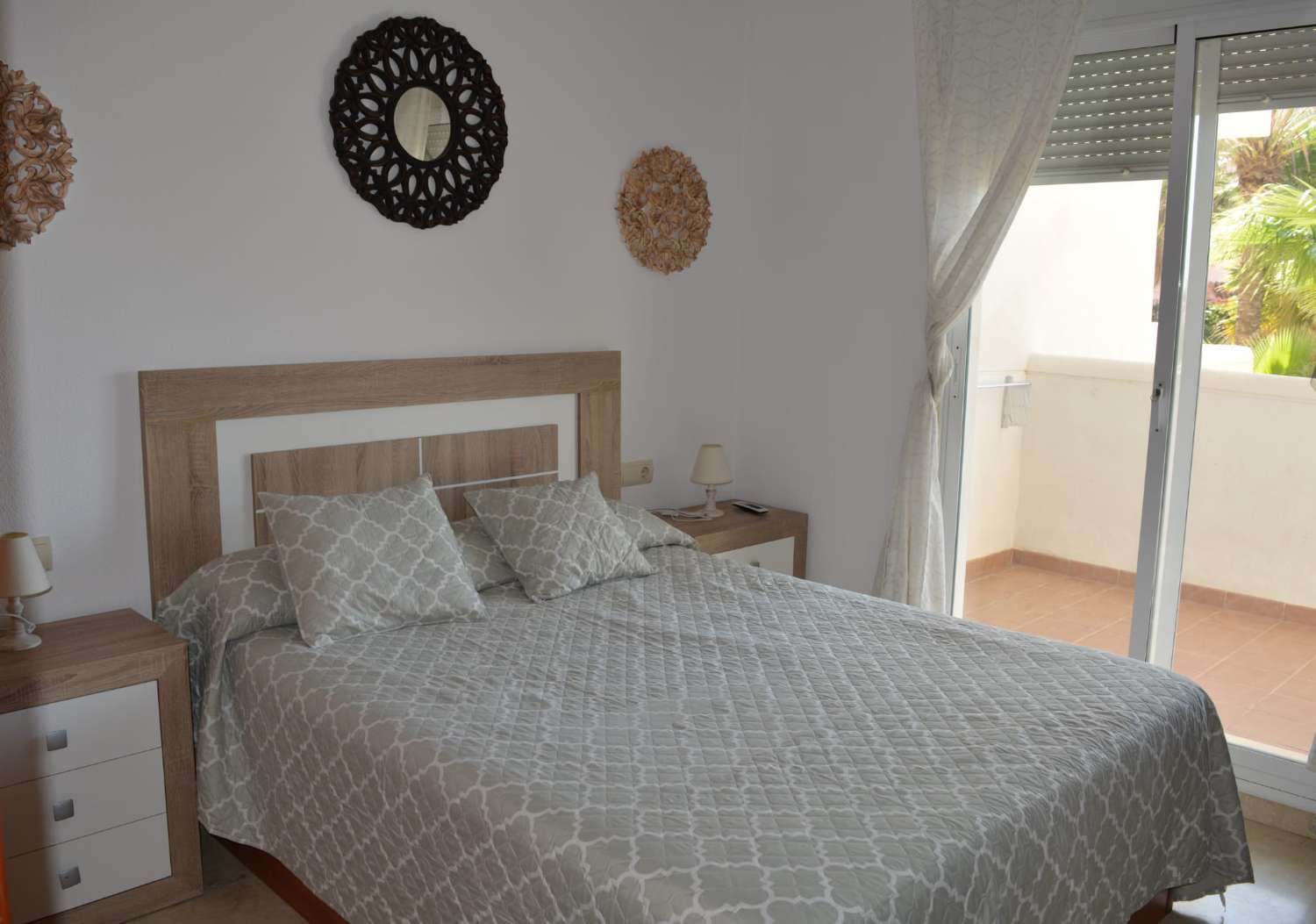 Se alquila desde 01/9/2026 - 30/6/2027 bonito apartamento en 2ª línea de playa en Benalmádena