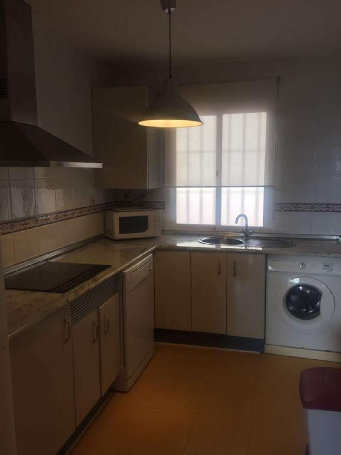 Se alquila desde 01/9/2026 - 30/6/2027 bonito apartamento en 2ª línea de playa en Benalmádena