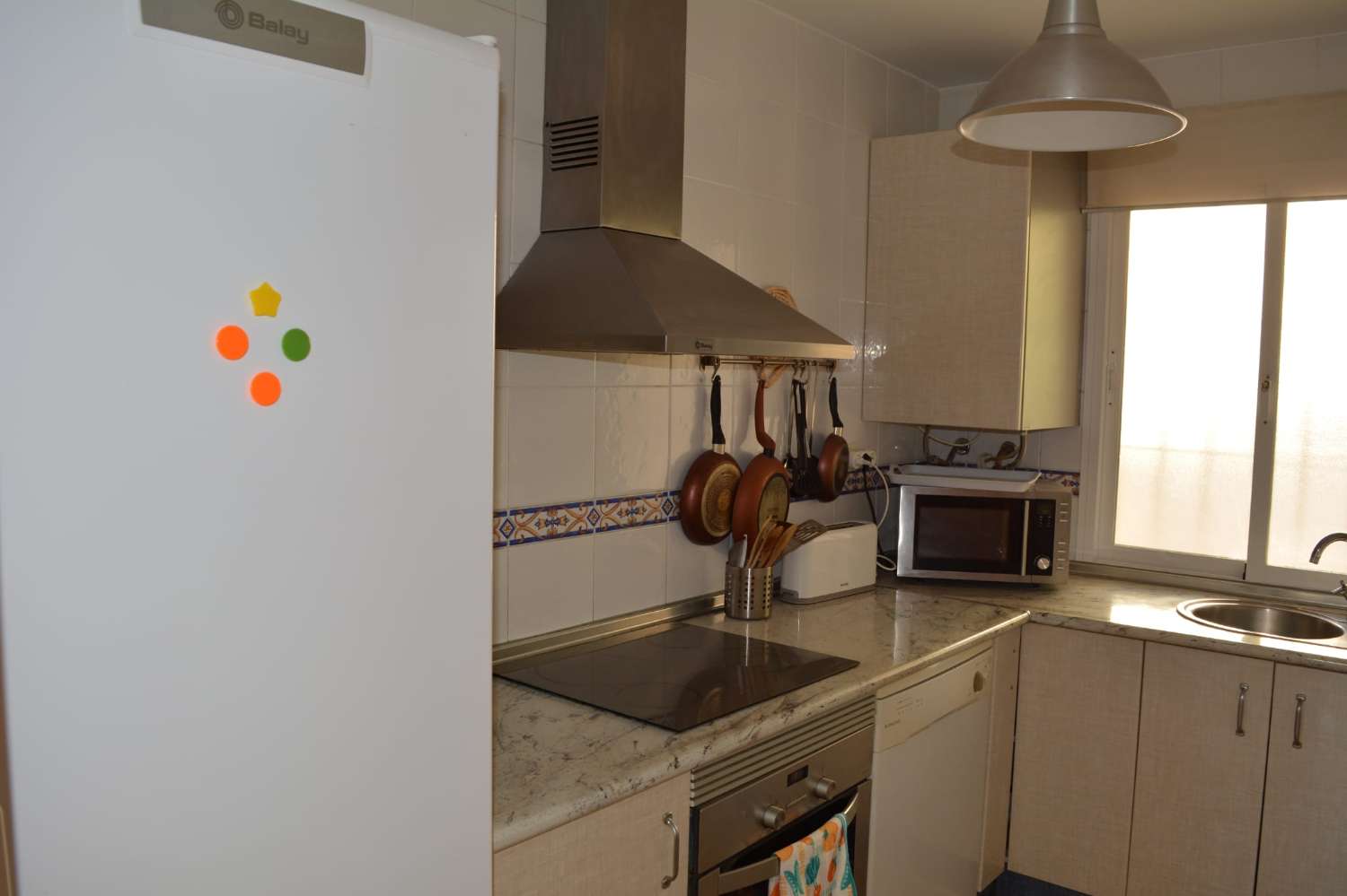 Se alquila desde 01/9/2026 - 30/6/2027 bonito apartamento en 2ª línea de playa en Benalmádena