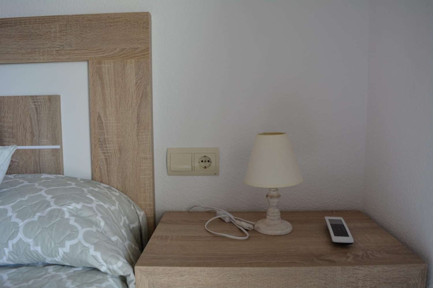 Se alquila desde 01/9/2026 - 30/6/2027 bonito apartamento en 2ª línea de playa en Benalmádena