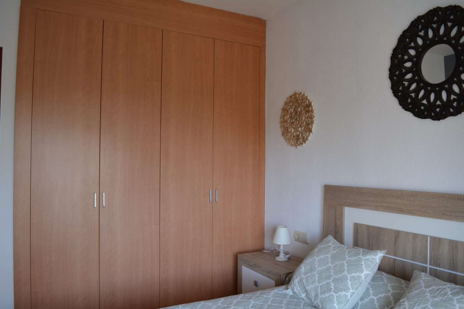 Se alquila desde 01/9/2026 - 30/6/2027 bonito apartamento en 2ª línea de playa en Benalmádena