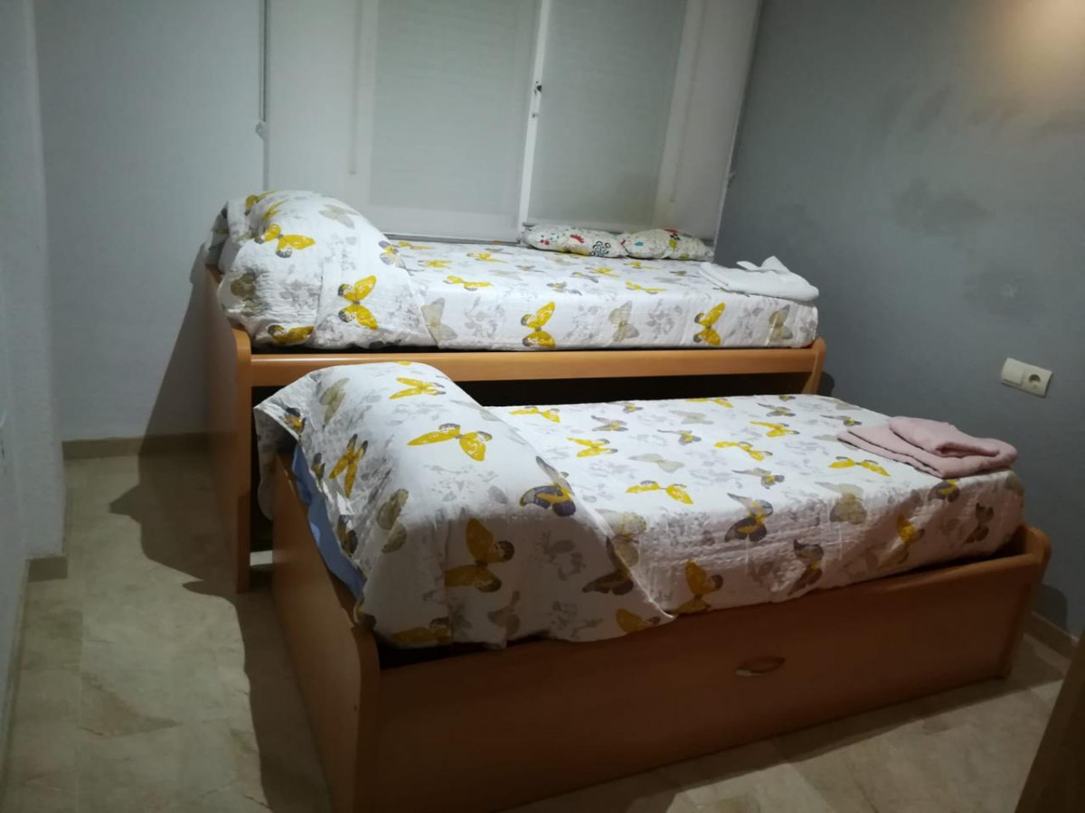 Se alquila desde 01/9/2026 - 30/6/2027 bonito apartamento en 2ª línea de playa en Benalmádena