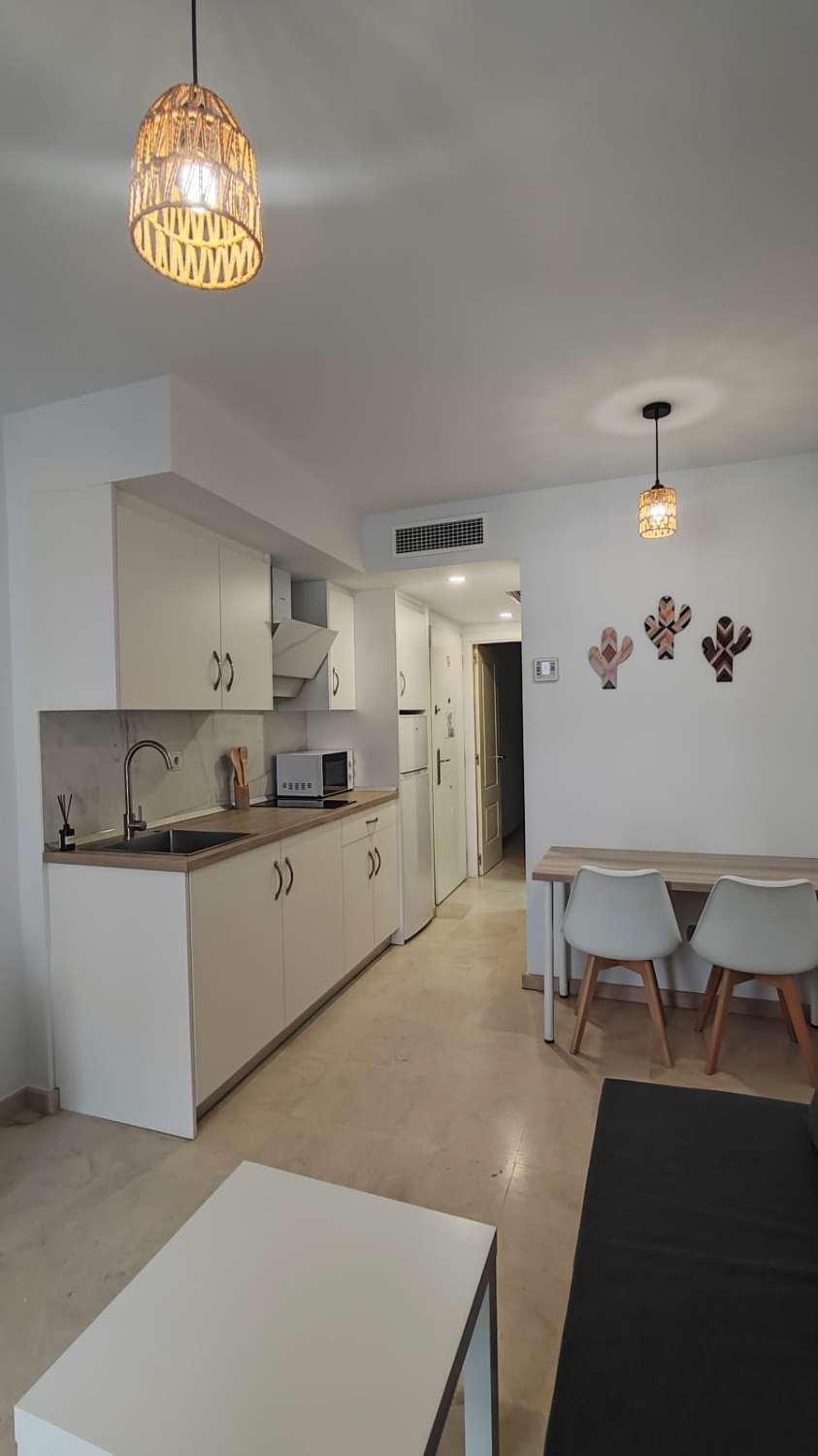 E ALQUILA DESDE AHORA HASTA 30.6.26 BONITO APARTAMENTO CERCA DE LA PLAYA EN BENALMADENA