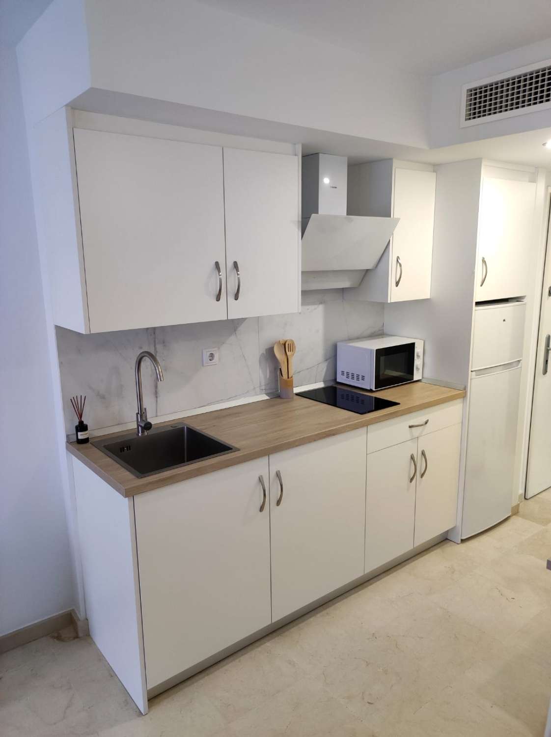 E ALQUILA DESDE AHORA HASTA 30.6.26 BONITO APARTAMENTO CERCA DE LA PLAYA EN BENALMADENA