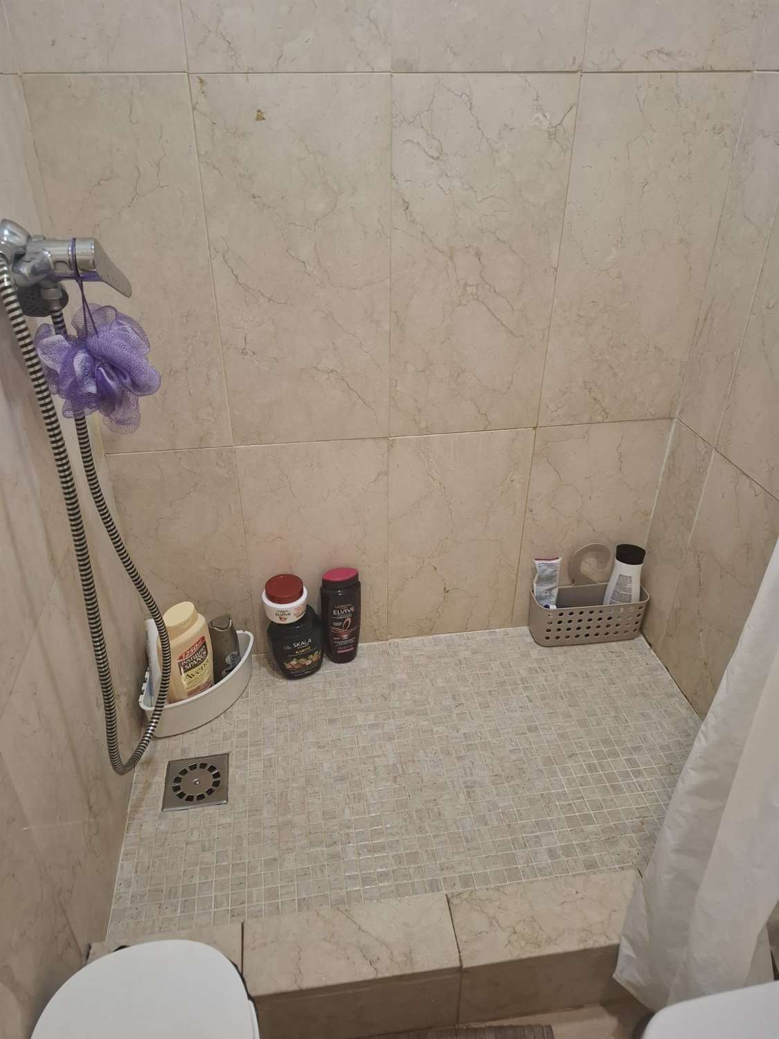 Se alquila desde ahora hasta30/6/2026 Y DESDE01/09/2026 - 30/06/2027 bonito apartamento en Benalmádena Costa a 150 metros de la playa