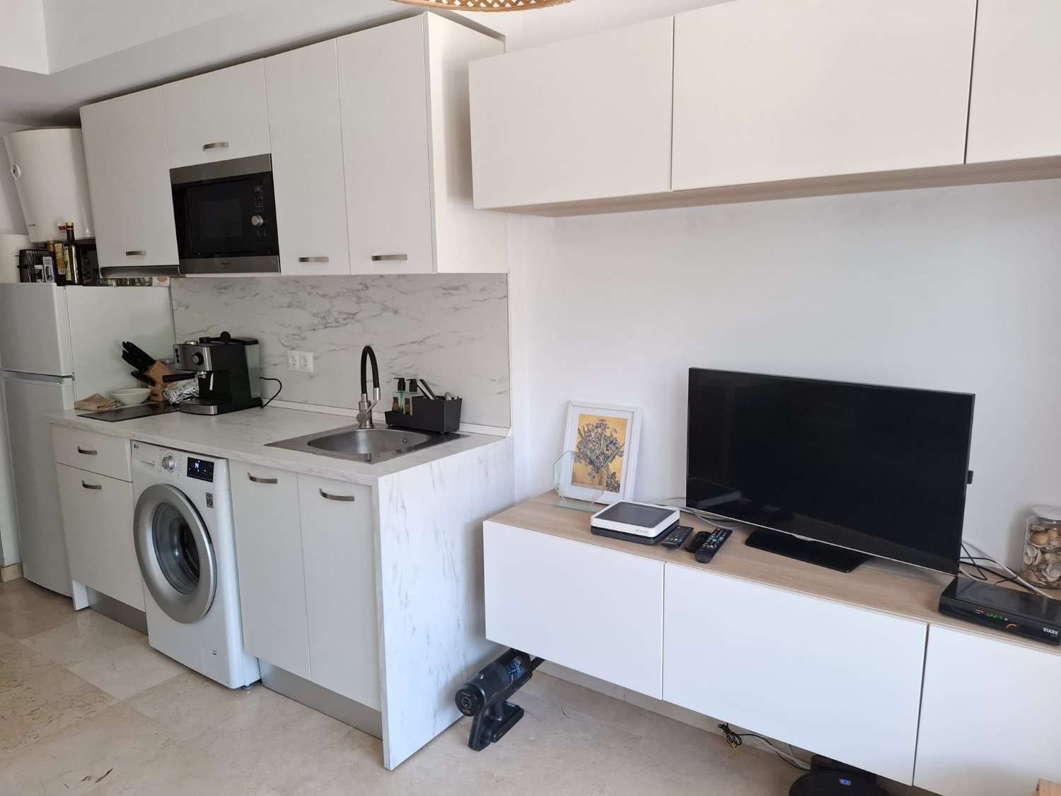 Se alquila desde ahora hasta30/6/2026 Y DESDE01/09/2026 - 30/06/2027 bonito apartamento en Benalmádena Costa a 150 metros de la playa
