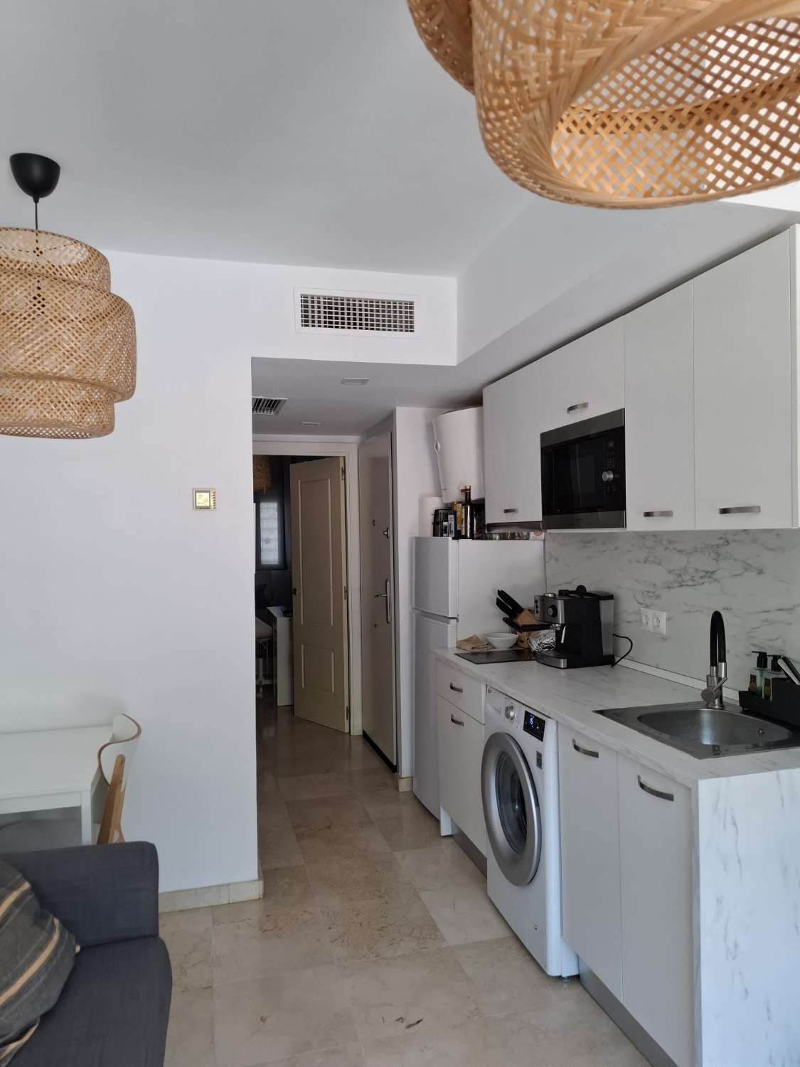 Se alquila desde ahora hasta30/6/2026 Y DESDE01/09/2026 - 30/06/2027 bonito apartamento en Benalmádena Costa a 150 metros de la playa
