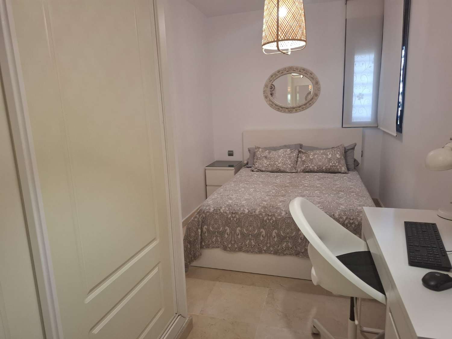Se alquila desde ahora hasta30/6/2026 Y DESDE01/09/2026 - 30/06/2027 bonito apartamento en Benalmádena Costa a 150 metros de la playa