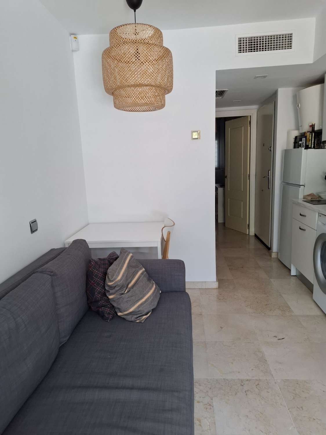 Se alquila desde ahora hasta30/6/2026 Y DESDE01/09/2026 - 30/06/2027 bonito apartamento en Benalmádena Costa a 150 metros de la playa
