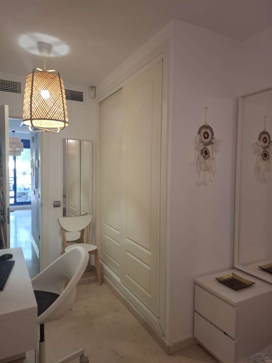 Se alquila desde ahora hasta30/6/2026 Y DESDE01/09/2026 - 30/06/2027 bonito apartamento en Benalmádena Costa a 150 metros de la playa