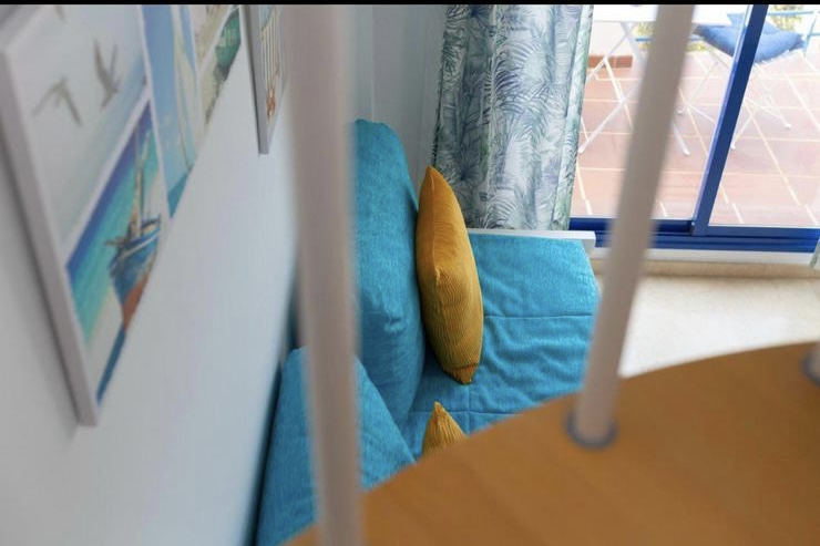 Se alquila del 1/9/2026 - 30/6/2027 bonito Duplex apartamento en Benalmadena Costa a 200 metros de la playa.