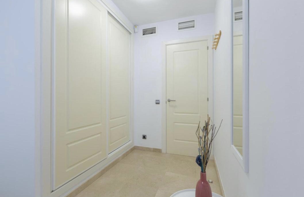 Se alquila del 1/9/2026 - 30/6/2027 bonito Duplex apartamento en Benalmadena Costa a 200 metros de la playa.