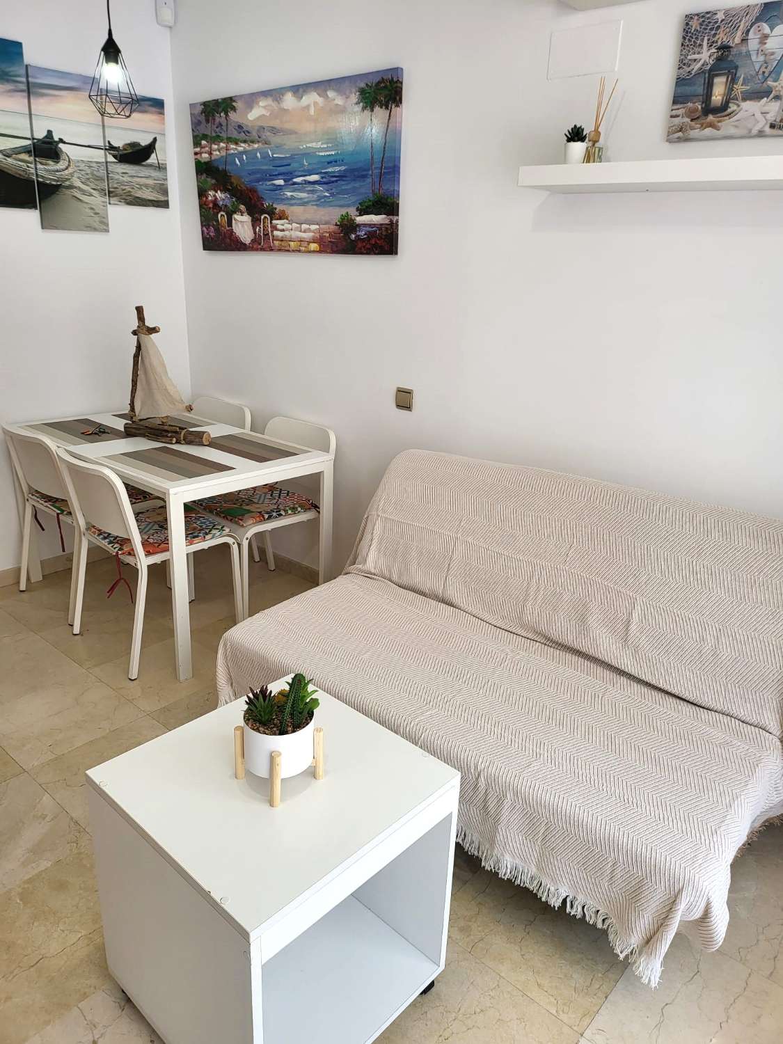 Se alquila desde 01/9/26 hasta el 30/6/2027 bonito apartamento en Benalmádena.