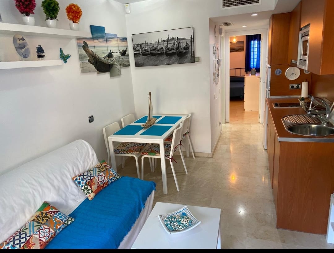 Se alquila desde 01/9/26 hasta el 30/6/2027 bonito apartamento en Benalmádena.