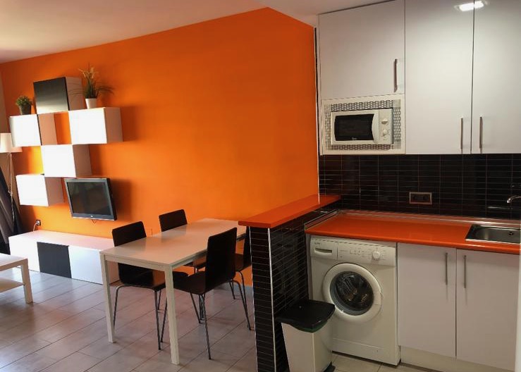 SE ALQUILA DESDE 15/10/26-21/3/27- BONITO APARTAMENTO CON VISTAS AL MAR EN BENALMÁDENA