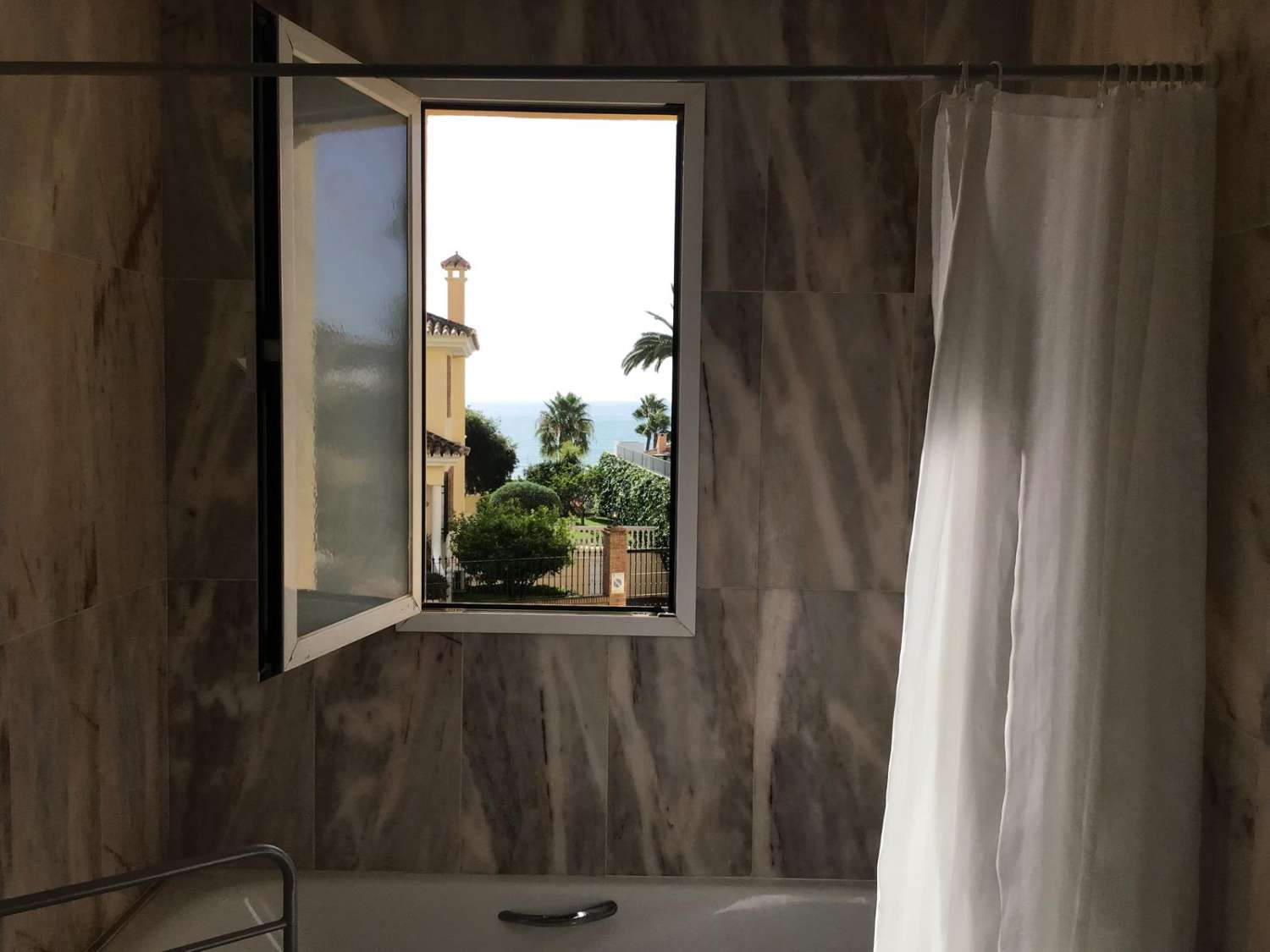 SE ALQUILA HASTA 30.6.26 Y DESDE 01/09/2026 - 30/06/2027 PRECIOSO APARTAMENTO CON VISTAS AL MAR EN MIJAS COSTA