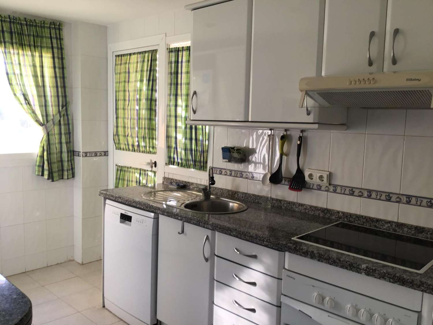 SE ALQUILA HASTA 30.6.26 Y DESDE 01/09/2026 - 30/06/2027 PRECIOSO APARTAMENTO CON VISTAS AL MAR EN MIJAS COSTA