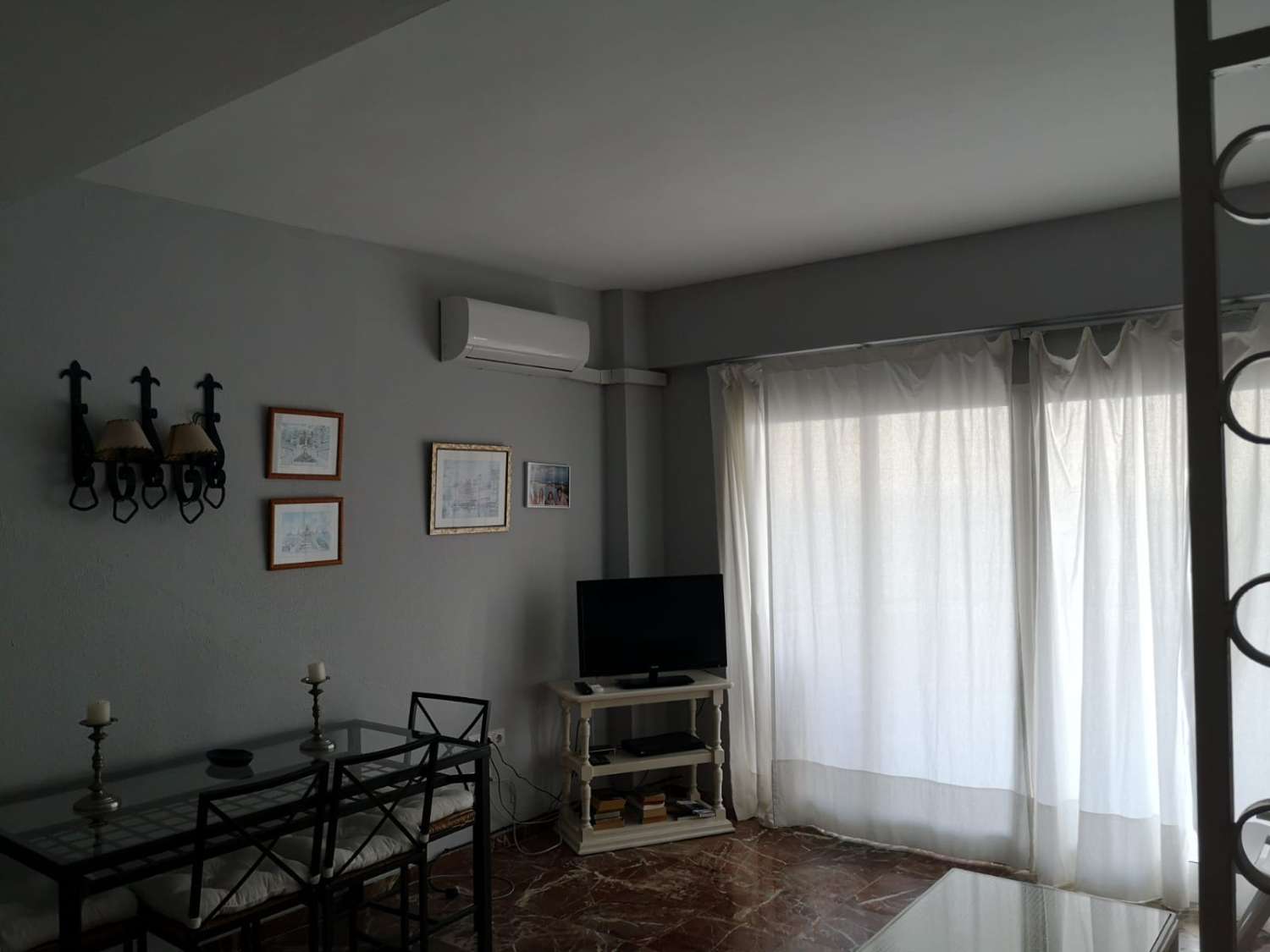 SE ALQUILA 01.04.26 - 31.05.27 MAGNIFICO APARTAMENTO CON VISTAS AL MAR EN 1ª LINEA EN FUENGIROLA