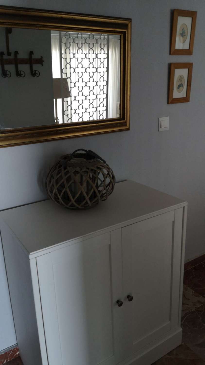 SE ALQUILA 01.04.26 - 31.05.27 MAGNIFICO APARTAMENTO CON VISTAS AL MAR EN 1ª LINEA EN FUENGIROLA