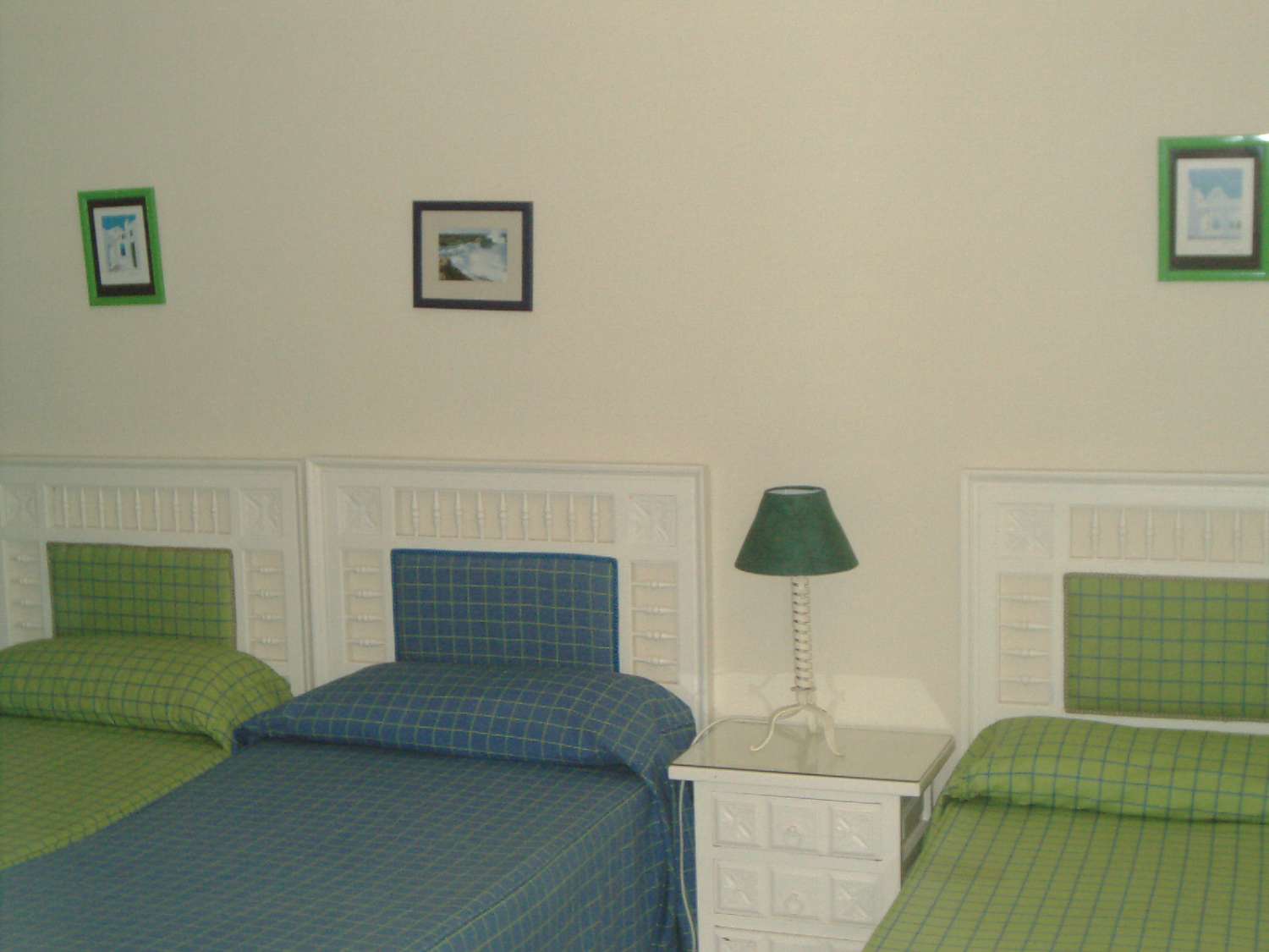 SE ALQUILA 01.04.26 - 31.05.27 MAGNIFICO APARTAMENTO CON VISTAS AL MAR EN 1ª LINEA EN FUENGIROLA