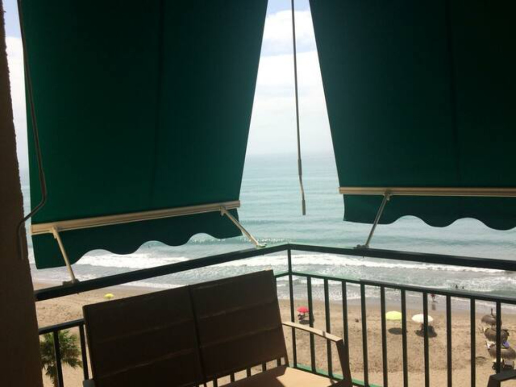 SE ALQUILA 01.04.26 - 31.05.27 MAGNIFICO APARTAMENTO CON VISTAS AL MAR EN 1ª LINEA EN FUENGIROLA