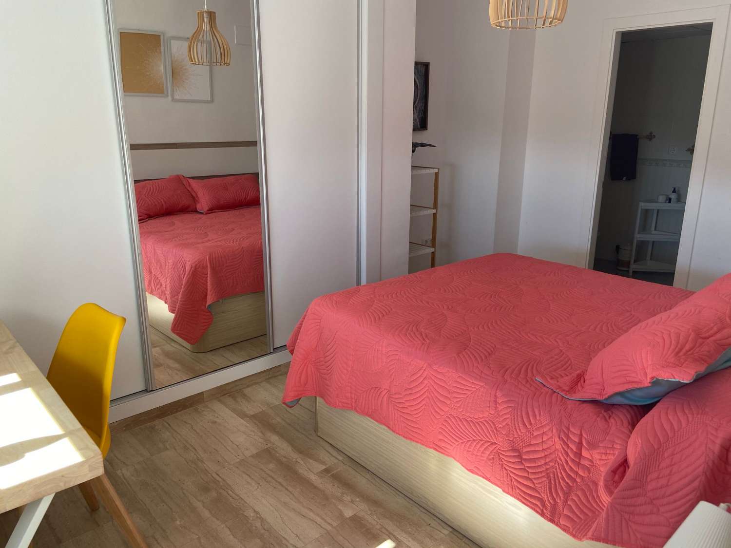 SE ALQUILA DESDE  1.9.26-30.6.27 PRECIOSO APARTAMENTO CON VISTAS AL MAR EN BENALMADENA