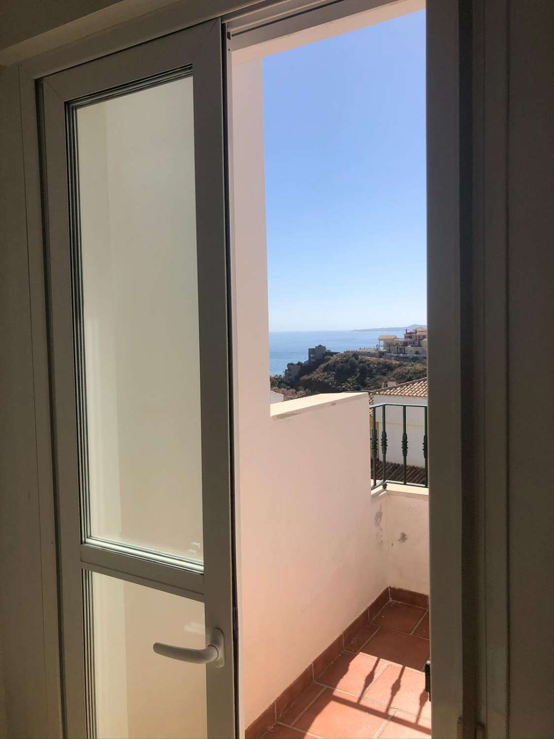 SE ALQUILA DESDE  1.9.26-30.6.27 PRECIOSO APARTAMENTO CON VISTAS AL MAR EN BENALMADENA