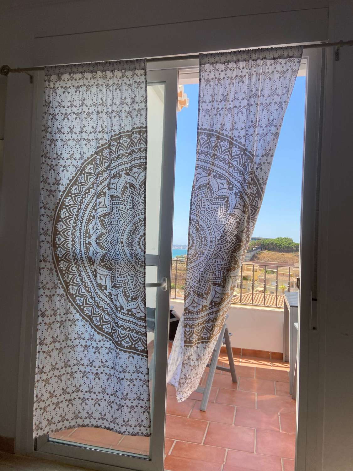 SE ALQUILA DESDE  1.9.26-30.6.27 PRECIOSO APARTAMENTO CON VISTAS AL MAR EN BENALMADENA