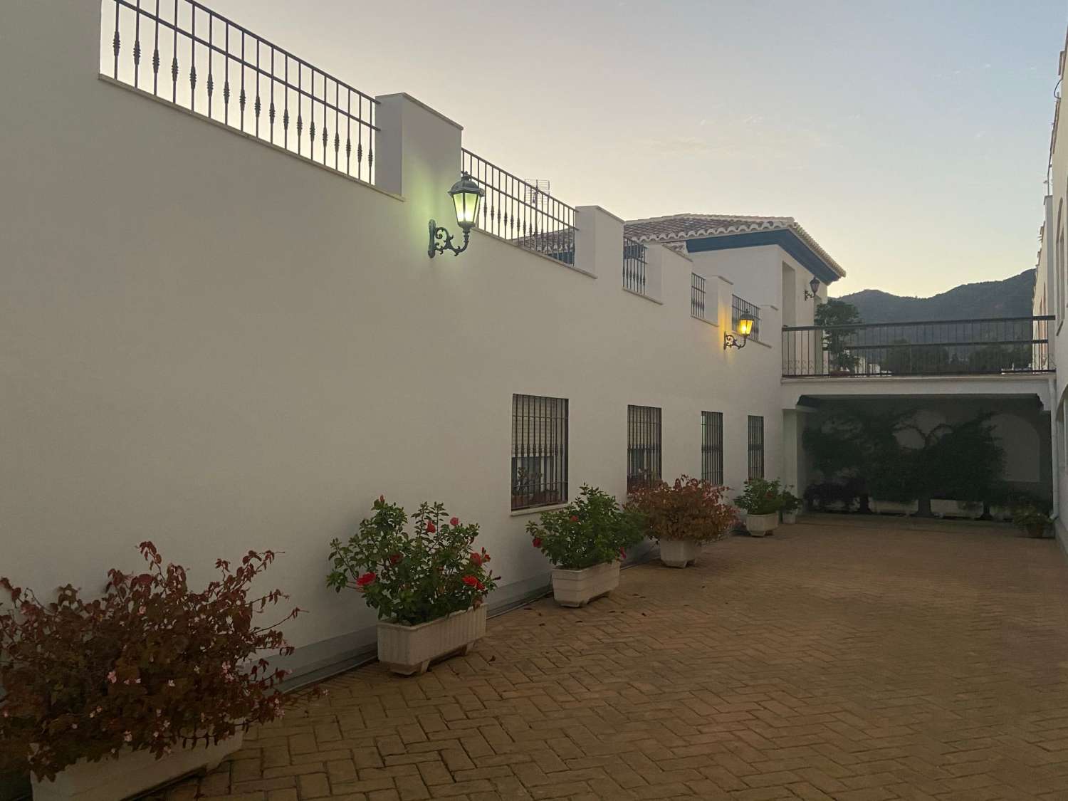 SE ALQUILA DESDE  1.9.26-30.6.27 PRECIOSO APARTAMENTO CON VISTAS AL MAR EN BENALMADENA