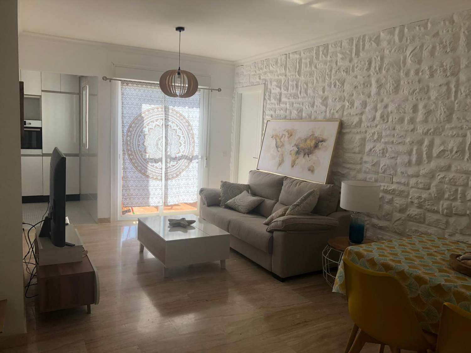 SE ALQUILA DESDE  1.9.26-30.6.27 PRECIOSO APARTAMENTO CON VISTAS AL MAR EN BENALMADENA