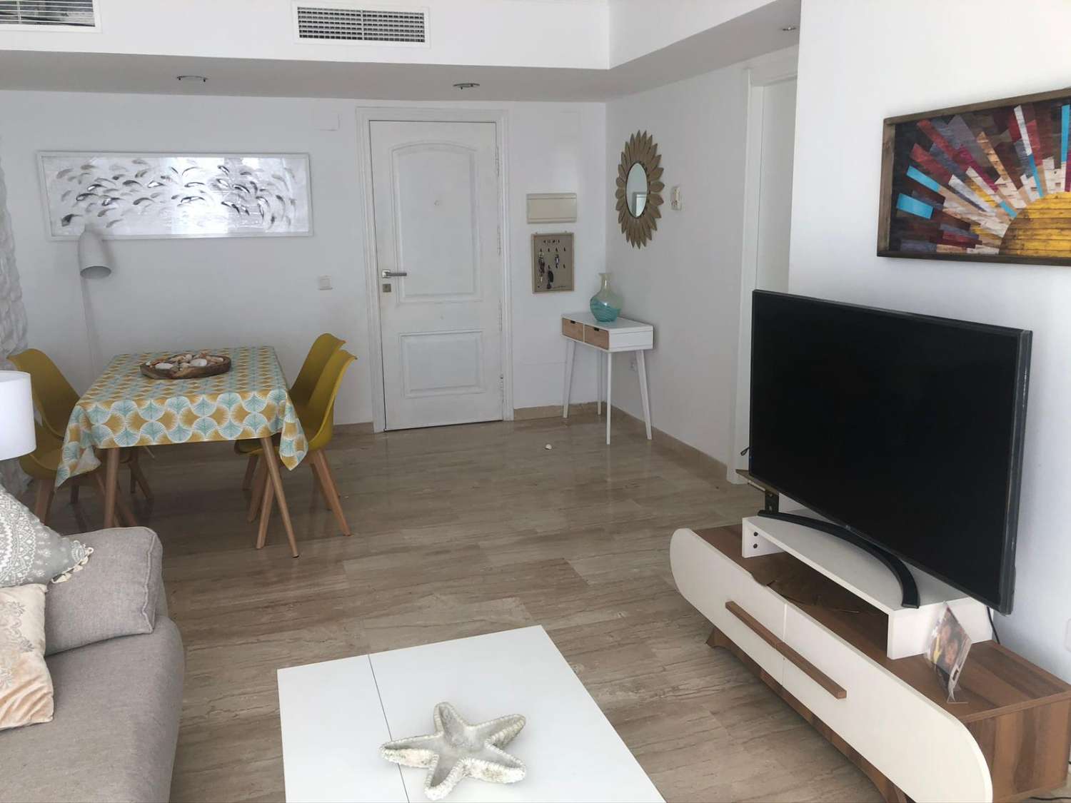 SE ALQUILA DESDE  1.9.26-30.6.27 PRECIOSO APARTAMENTO CON VISTAS AL MAR EN BENALMADENA