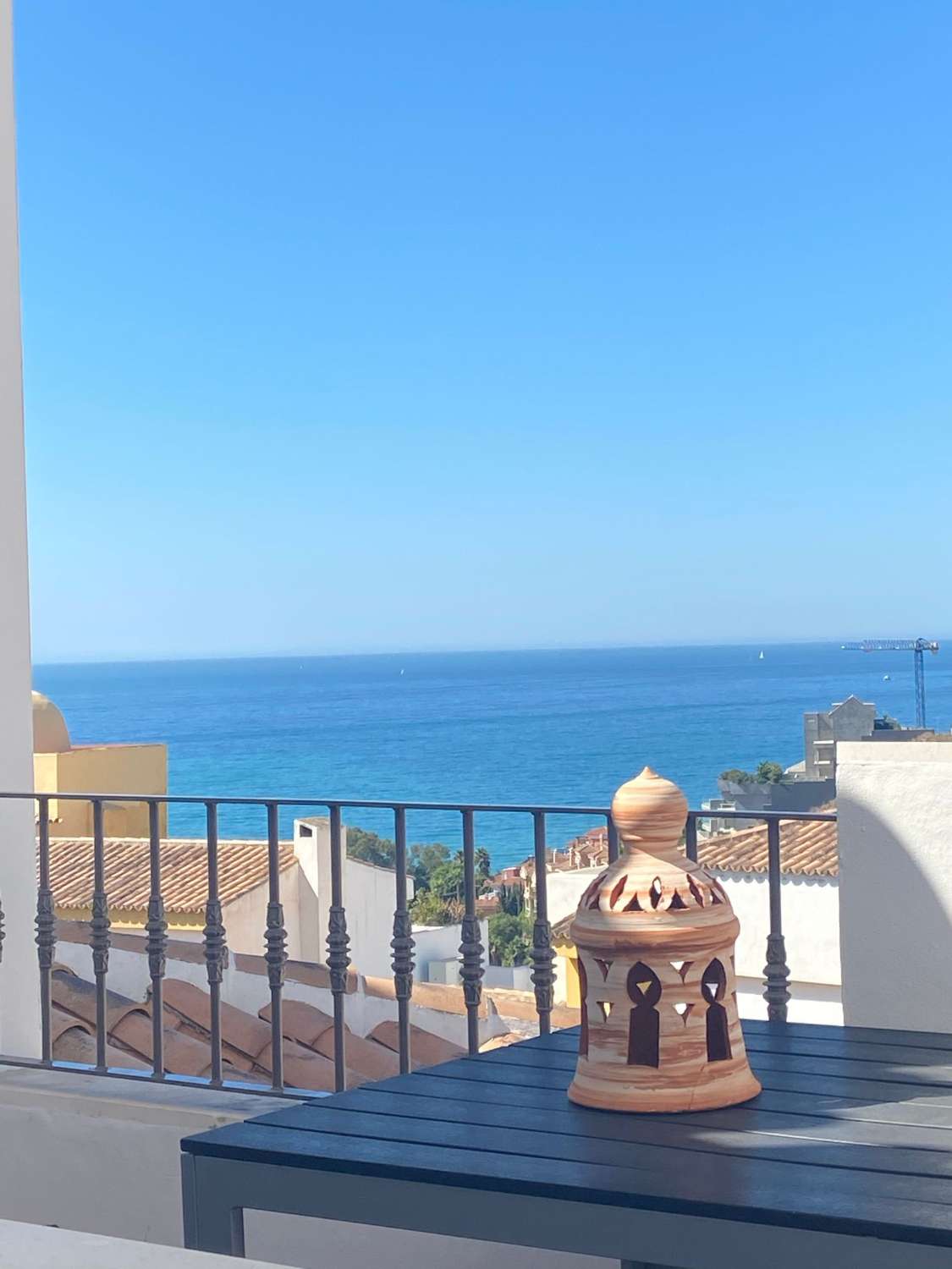 SE ALQUILA DESDE  1.9.26-30.6.27 PRECIOSO APARTAMENTO CON VISTAS AL MAR EN BENALMADENA