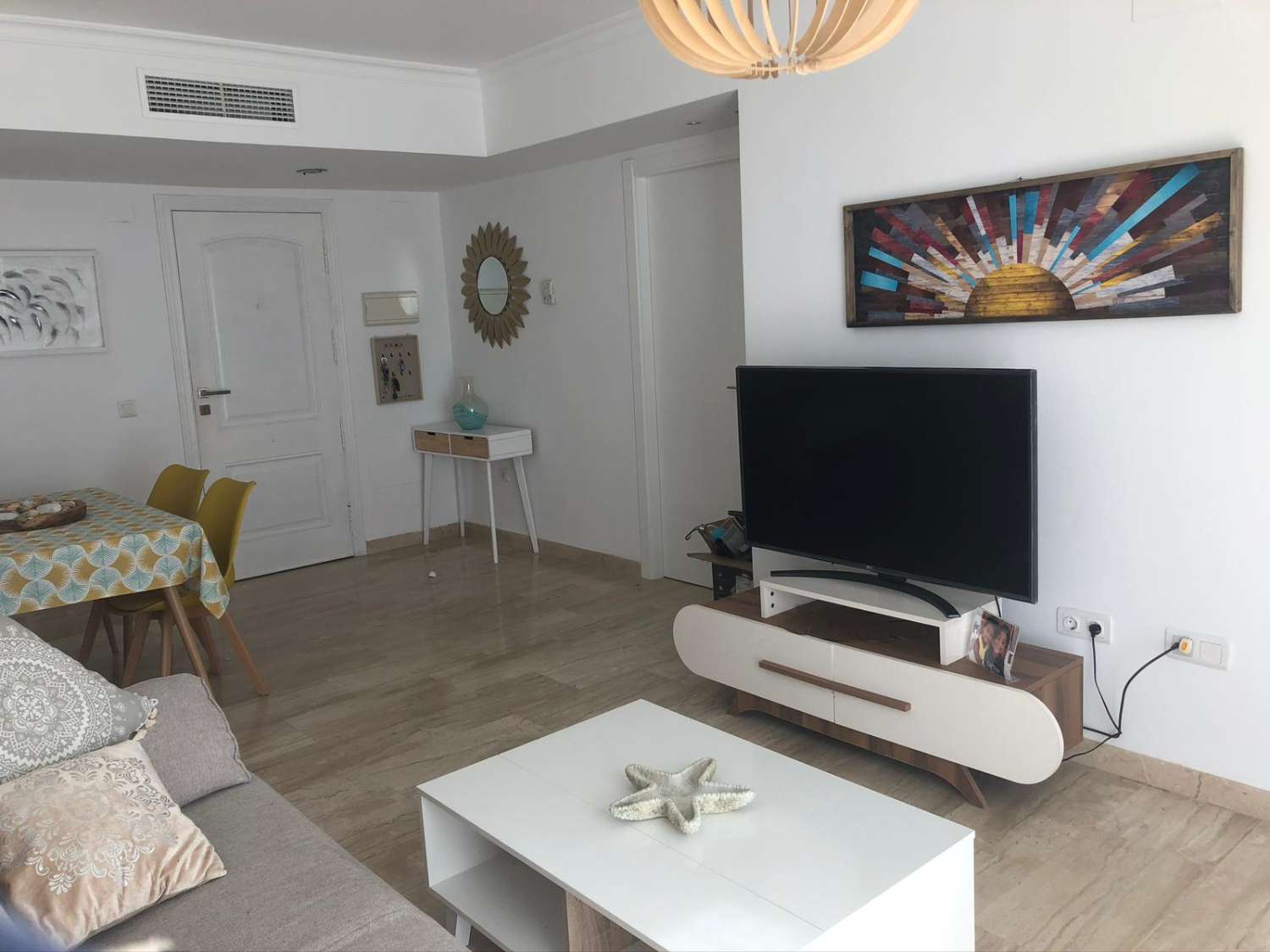 SE ALQUILA DESDE  1.9.26-30.6.27 PRECIOSO APARTAMENTO CON VISTAS AL MAR EN BENALMADENA