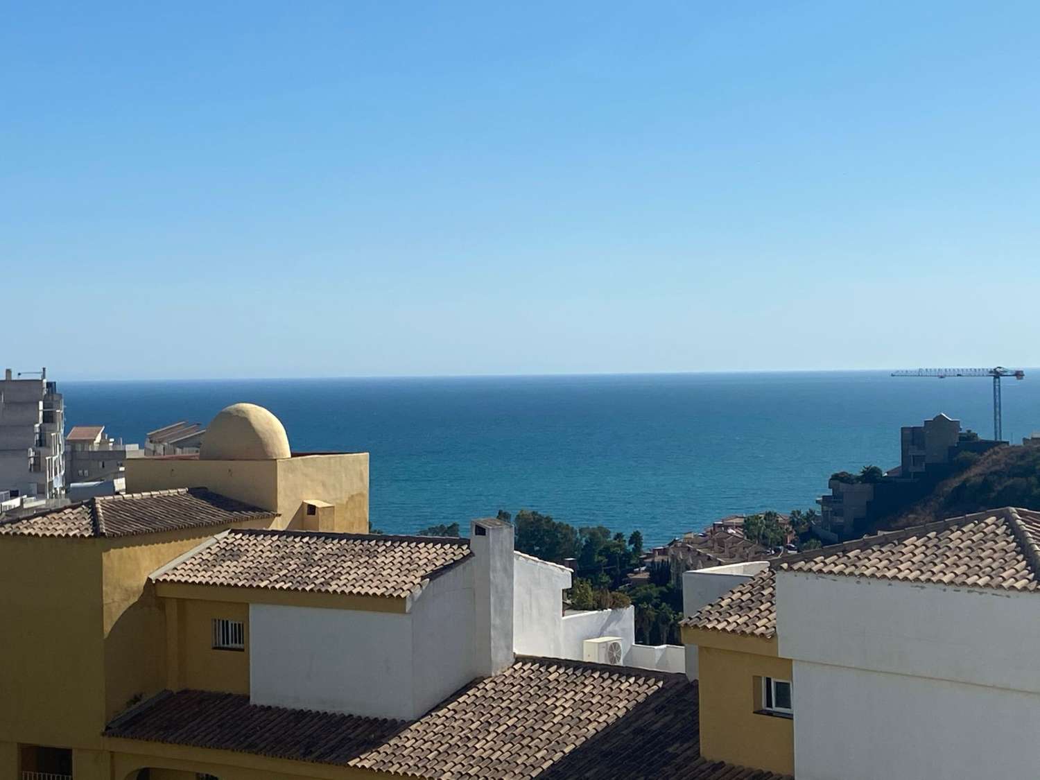 SE ALQUILA DESDE  1.9.26-30.6.27 PRECIOSO APARTAMENTO CON VISTAS AL MAR EN BENALMADENA