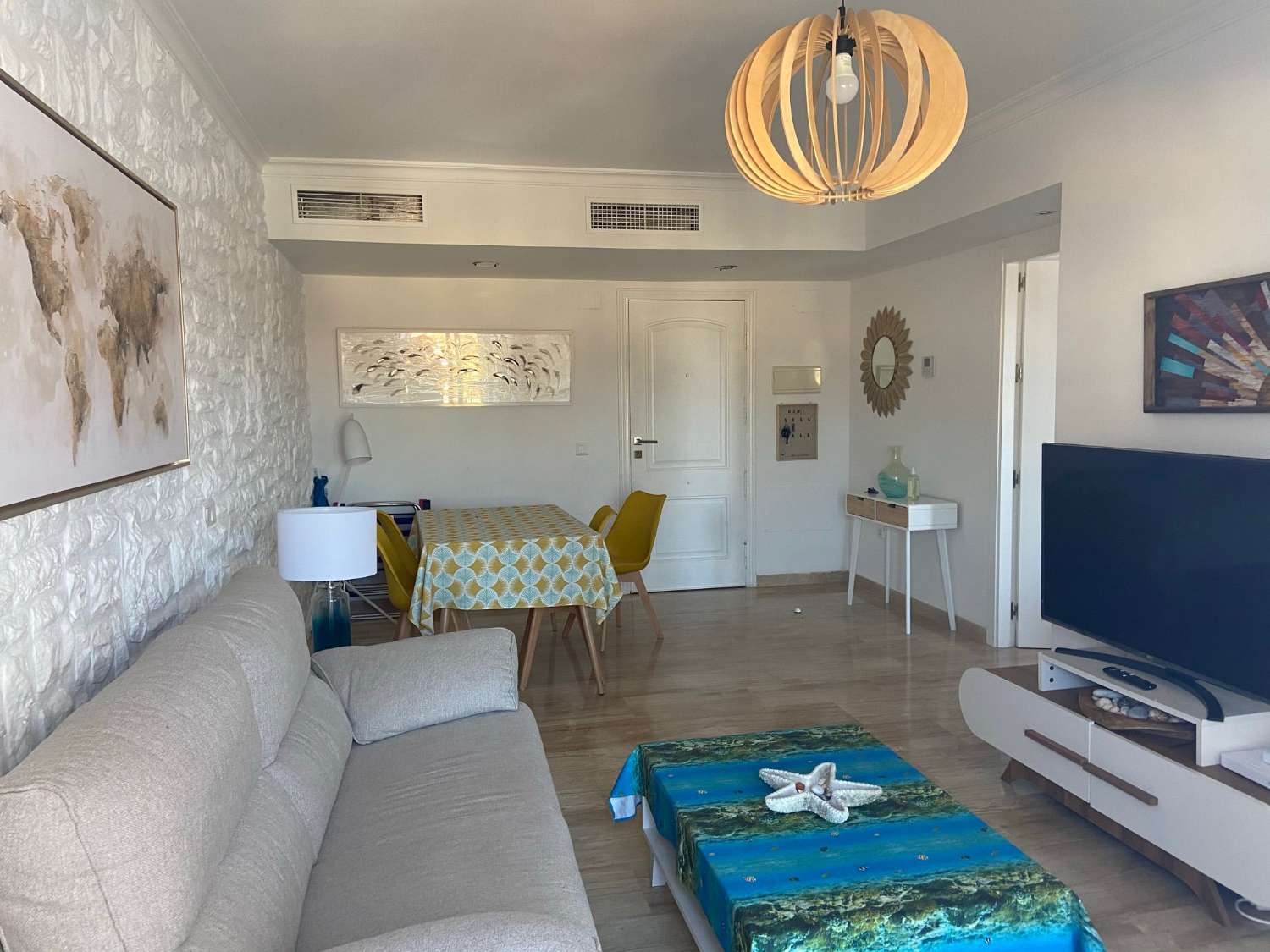 SE ALQUILA DESDE  1.9.26-30.6.27 PRECIOSO APARTAMENTO CON VISTAS AL MAR EN BENALMADENA