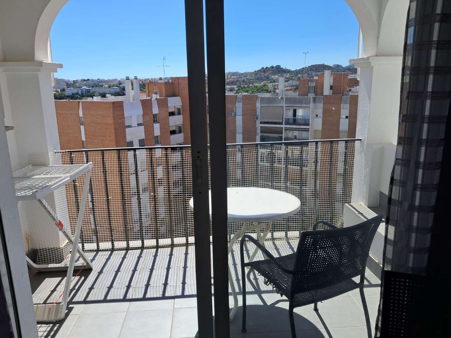 SE ALQUILA DE 1.10.26-30.06.27 BONITO APARTAMENTOCON VISTAS AL MAR EN CENTRO DE ARROYO DE LA MIEL