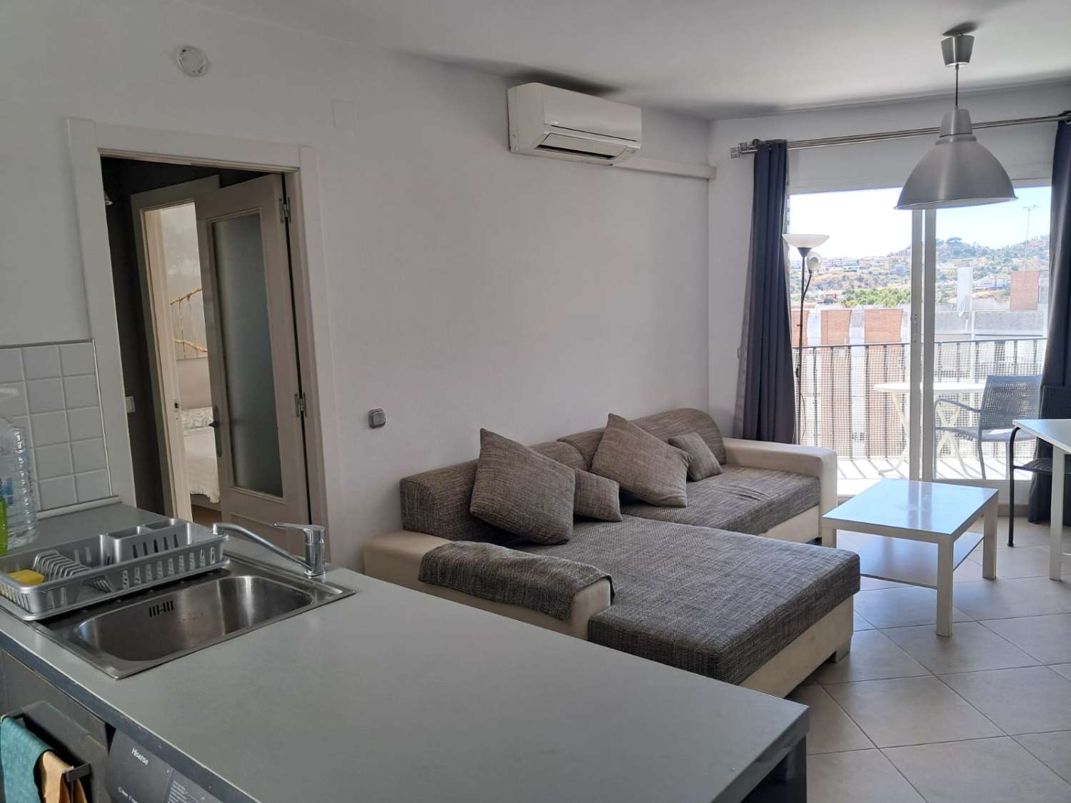 SE ALQUILA DE 1.10.26-30.06.27 BONITO APARTAMENTOCON VISTAS AL MAR EN CENTRO DE ARROYO DE LA MIEL