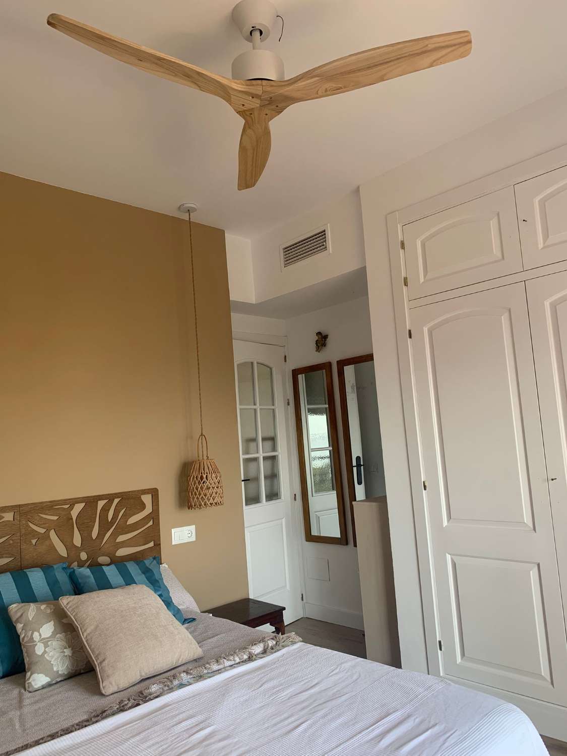 SE ALQUILA DESDE AHORA HASTA 30.6.26 Y DESDE 01/09/2026-30/06/2027 BONITO ATICO CON VISTAS AL MAR FRONTALES EN NUEVA TORREQUEBRADA (BENALMADENA )