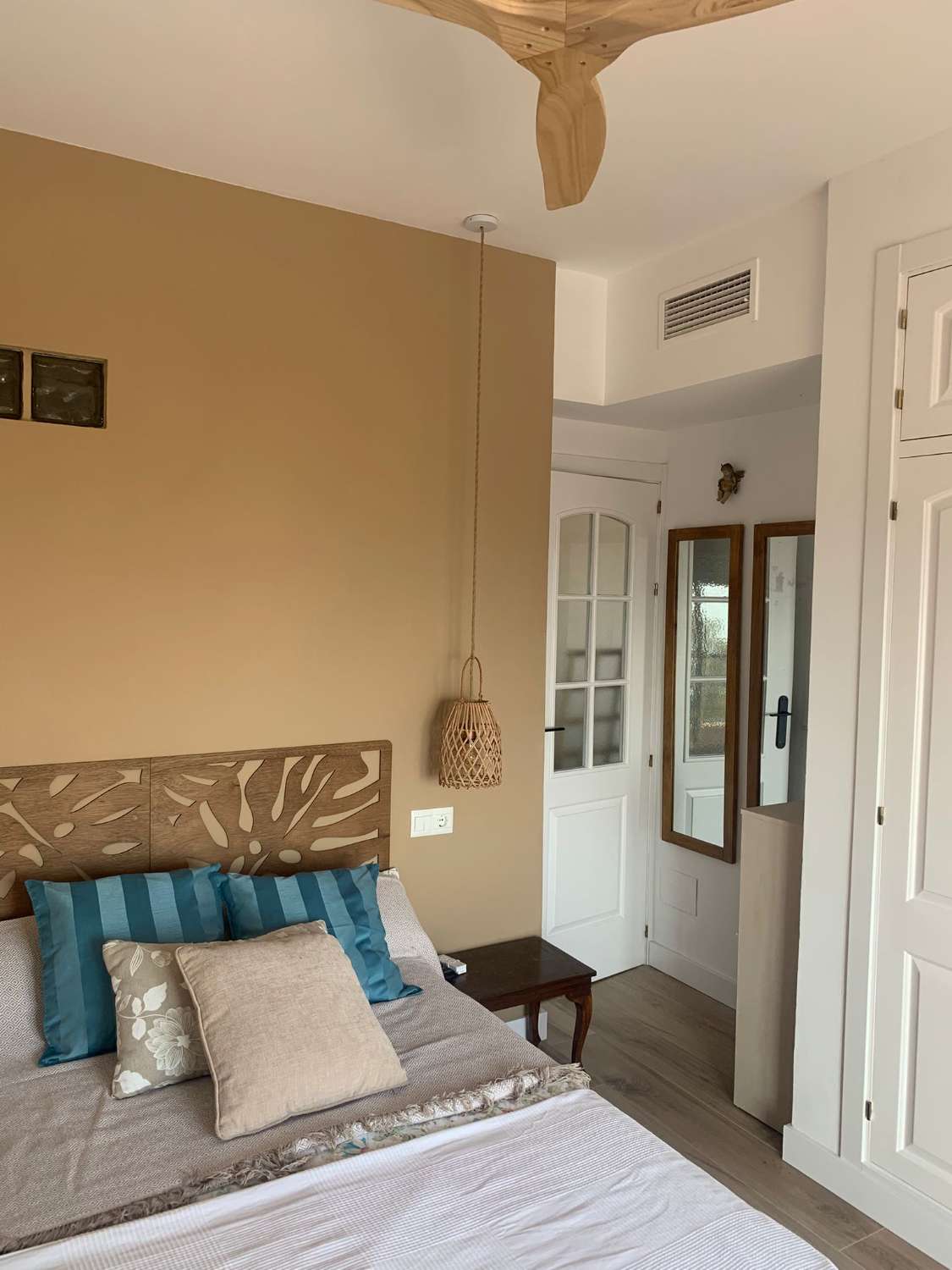 SE ALQUILA DESDE AHORA HASTA 30.6.26 Y DESDE 01/09/2026-30/06/2027 BONITO ATICO CON VISTAS AL MAR FRONTALES EN NUEVA TORREQUEBRADA (BENALMADENA )