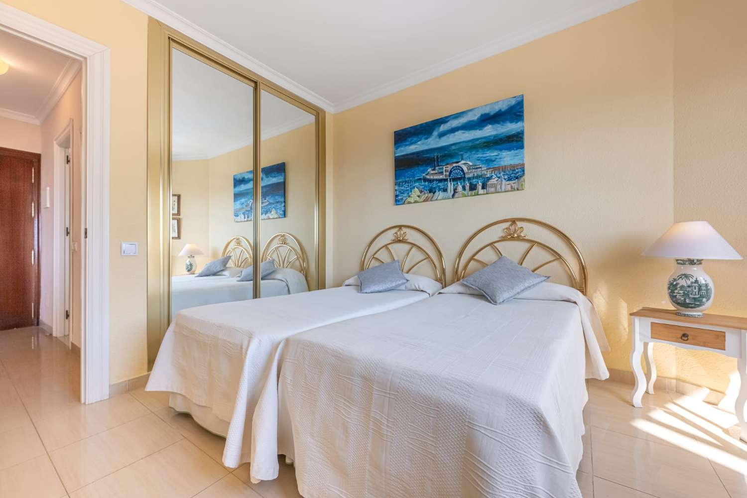 Se alquila hasta 31/05/2026 y desde 01/09/2026-30/06/2027 bonito apartamento en 1ª Linea de playa con vistas al mar y a Puerto Marina (Benalmádena)