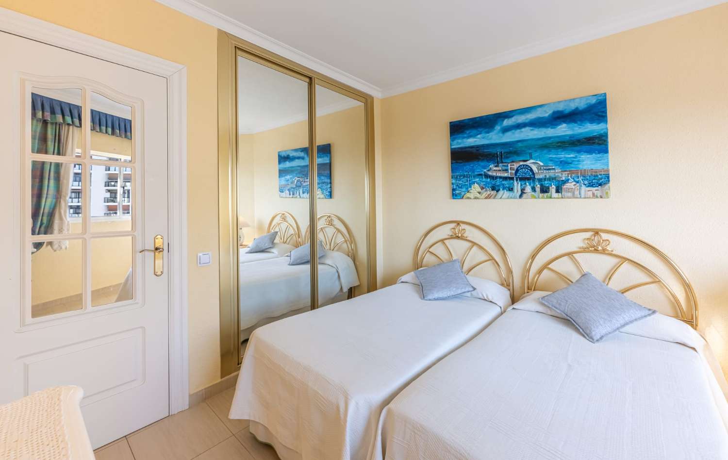 Se alquila hasta 31/05/2026 y desde 01/09/2026-30/06/2027 bonito apartamento en 1ª Linea de playa con vistas al mar y a Puerto Marina (Benalmádena)