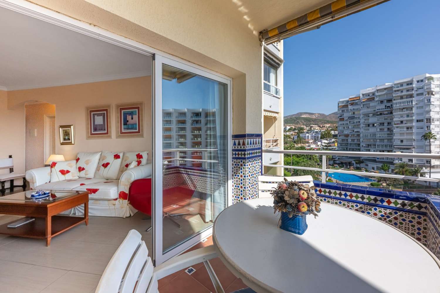 Se alquila hasta 31/05/2026 y desde 01/09/2026-30/06/2027 bonito apartamento en 1ª Linea de playa con vistas al mar y a Puerto Marina (Benalmádena)