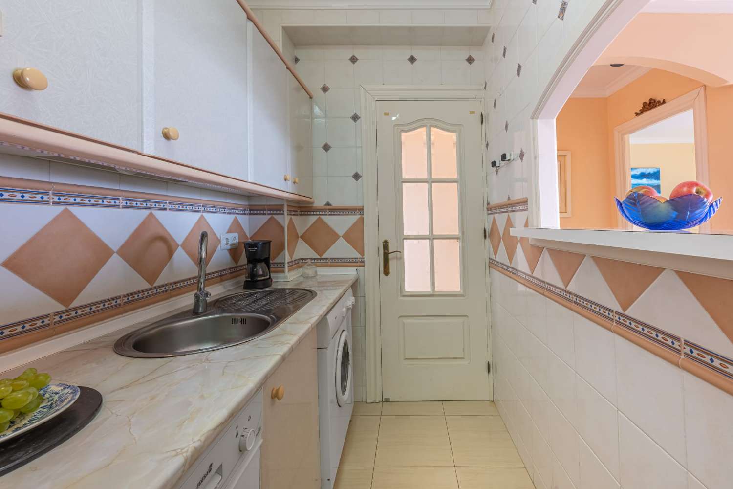 Se alquila hasta 31/05/2026 y desde 01/09/2026-30/06/2027 bonito apartamento en 1ª Linea de playa con vistas al mar y a Puerto Marina (Benalmádena)