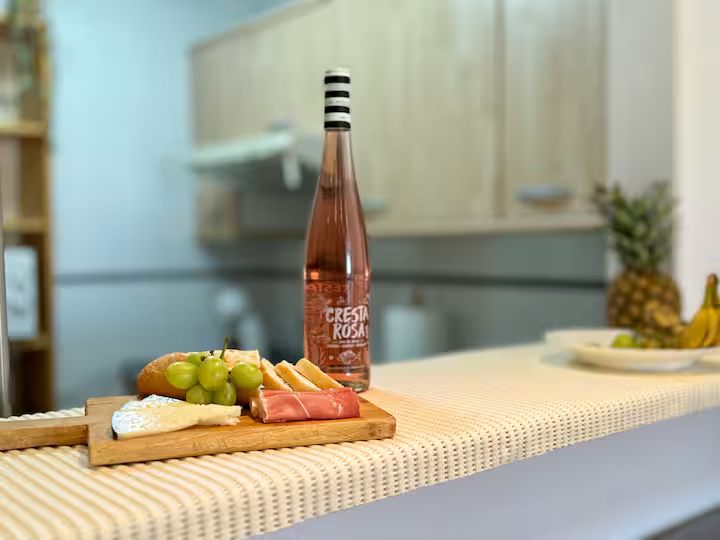 SE ALQUILA HASTA 31.5.26 Y DESDE 01/10/2026 HASTA 31/05/2027 MAGNIFICO APARTAMENTO CON VISTAS AL MAR EN 1ª LINEA DE PLAYA EN BENALMADENA