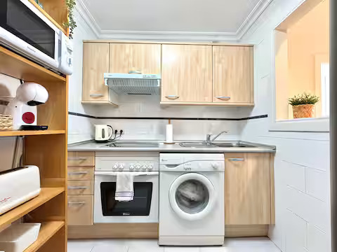 SE ALQUILA HASTA 31.5.26 Y DESDE 01/10/2026 HASTA 31/05/2027 MAGNIFICO APARTAMENTO CON VISTAS AL MAR EN 1ª LINEA DE PLAYA EN BENALMADENA