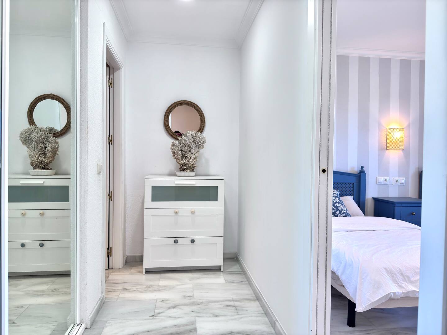 SE ALQUILA HASTA 31.5.26 Y DESDE 01/10/2026 HASTA 31/05/2027 MAGNIFICO APARTAMENTO CON VISTAS AL MAR EN 1ª LINEA DE PLAYA EN BENALMADENA